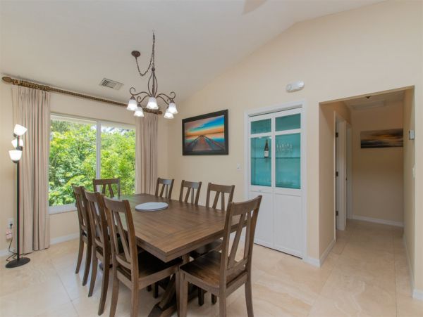 Canal Front Three Bedroom Vacation Pool Home on Marathon