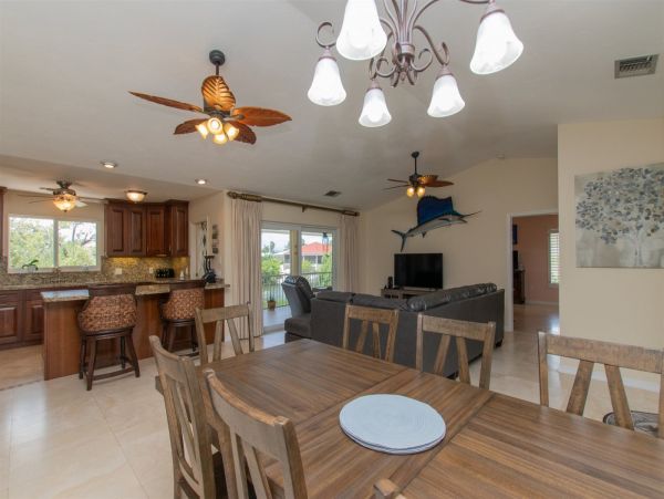 Canal Front Three Bedroom Vacation Pool Home on Marathon