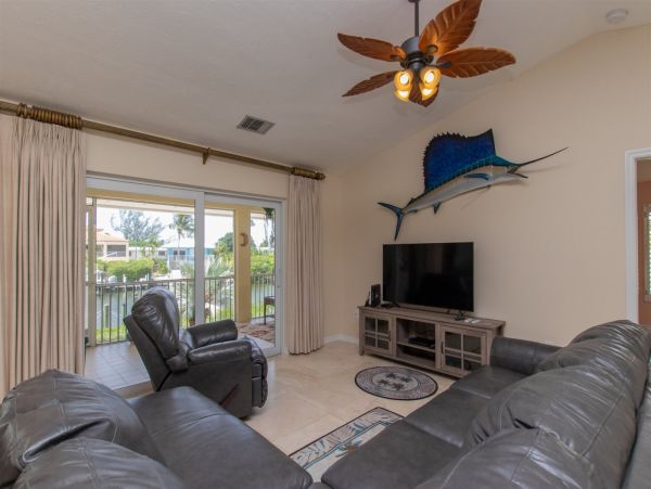 Canal Front Three Bedroom Vacation Pool Home on Marathon