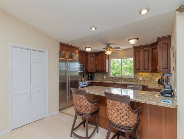 Canal Front Three Bedroom Vacation Pool Home on Marathon