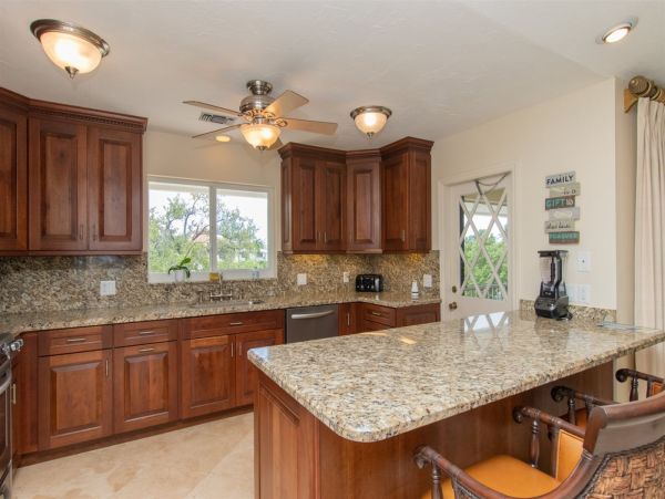 Canal Front Three Bedroom Vacation Pool Home on Marathon
