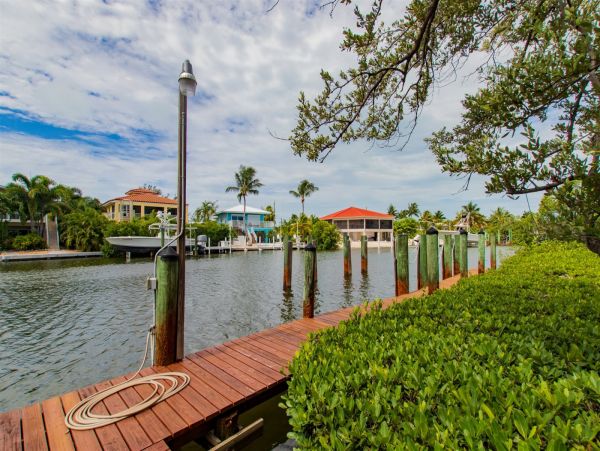 Canal Front Three Bedroom Vacation Pool Home on Marathon
