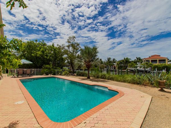 Canal Front Three Bedroom Vacation Pool Home on Marathon