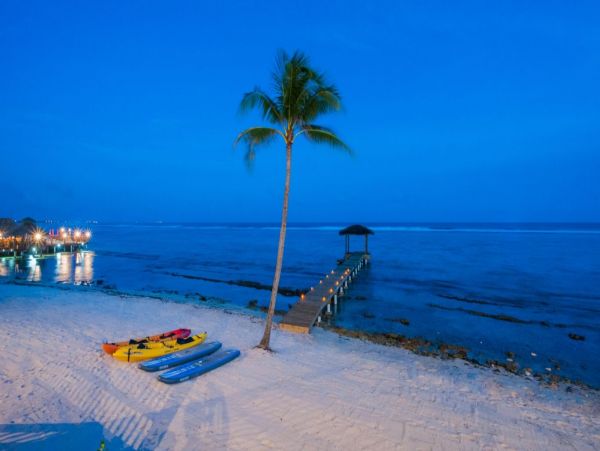 Grand Cayman Vacation Rental Luxury 7-Bedroom Oceanfront Villa