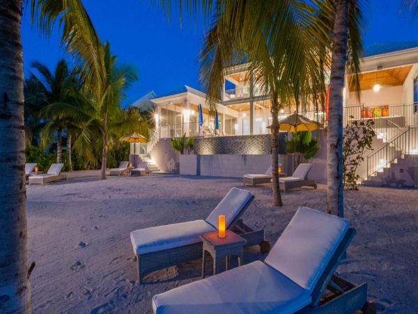 Cayman Islands Home 992972