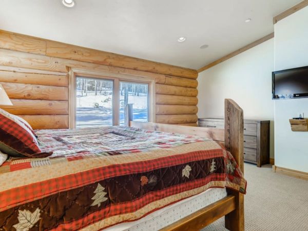 10 minute Drive to Downtown Breckenridge