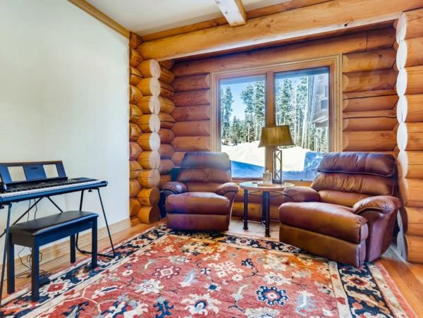 10 minute Drive to Downtown Breckenridge