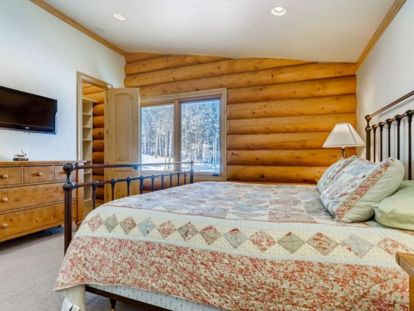 10 minute Drive to Downtown Breckenridge