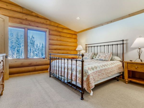 10 minute Drive to Downtown Breckenridge