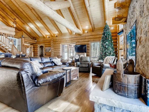10 minute Drive to Downtown Breckenridge
