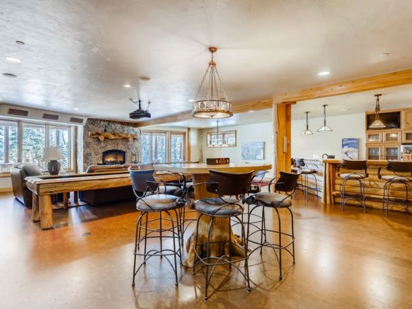 10 minute Drive to Downtown Breckenridge