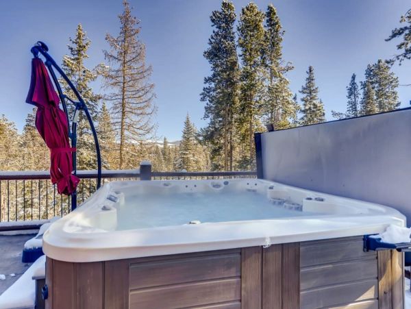 10 minute Drive to Downtown Breckenridge