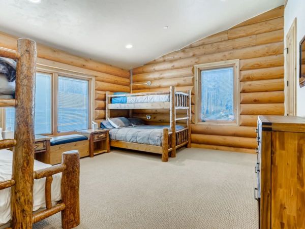 10 minute Drive to Downtown Breckenridge