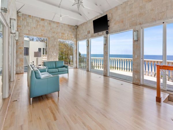 Luxury Eleven Bedrooms Beachfront Home in Hamptons