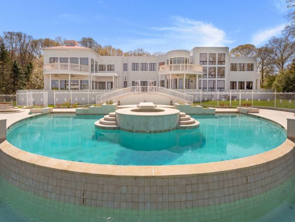 Luxury Eleven Bedrooms Beachfront Home in Hamptons
