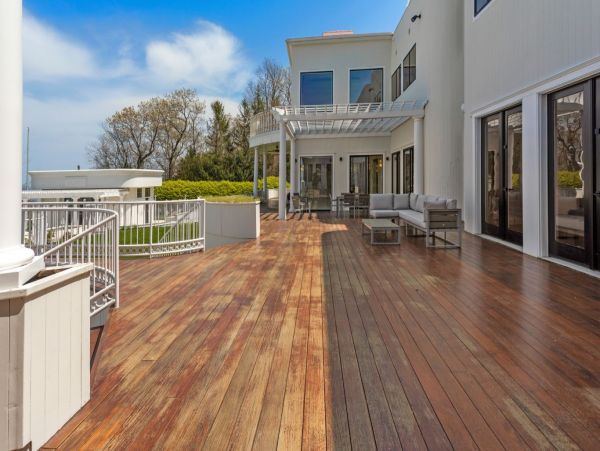 Luxury Eleven Bedrooms Beachfront Home in Hamptons