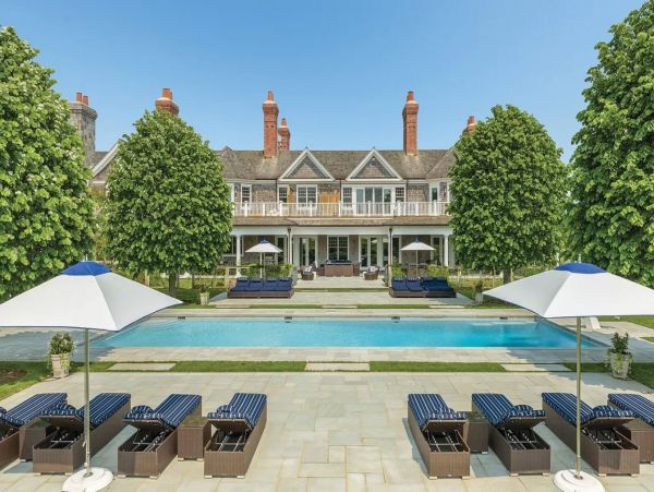 Eleven Bedrooms Luxury Rental Mansion in Hamptons