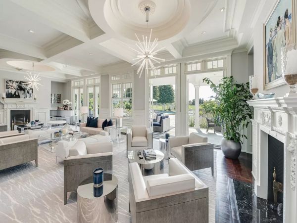 Eleven Bedrooms Luxury Rental Mansion in Hamptons