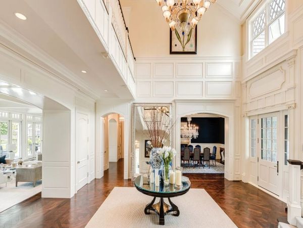 Eleven Bedrooms Luxury Rental Mansion in Hamptons