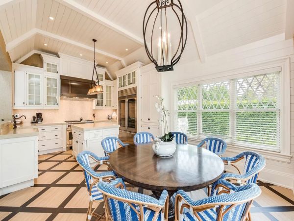 Eleven Bedrooms Luxury Rental Mansion in Hamptons