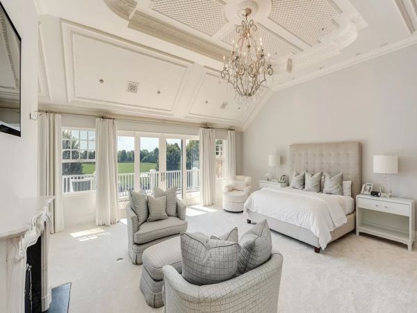 Eleven Bedrooms Luxury Rental Mansion in Hamptons