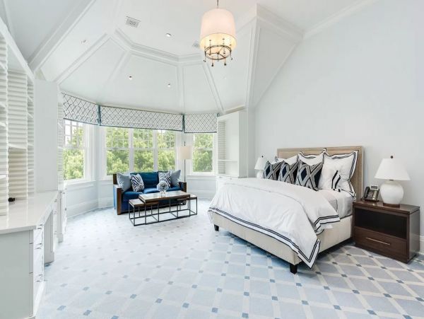 Eleven Bedrooms Luxury Rental Mansion in Hamptons