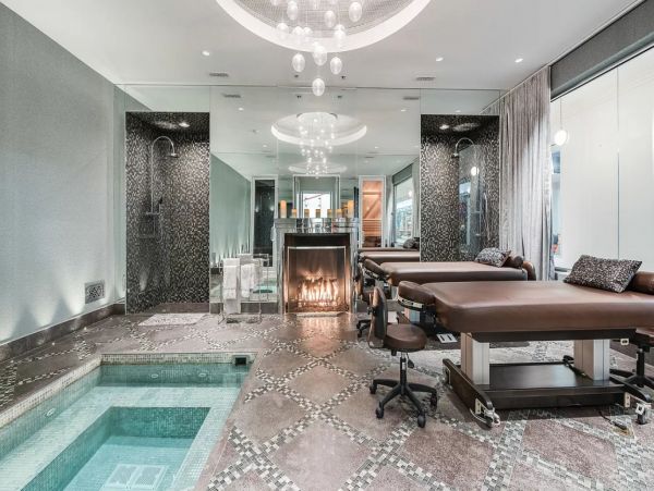 Eleven Bedrooms Luxury Rental Mansion in Hamptons