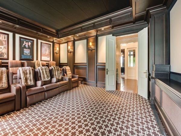 Eleven Bedrooms Luxury Rental Mansion in Hamptons