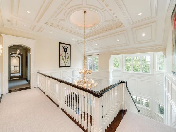 Eleven Bedrooms Luxury Rental Mansion in Hamptons