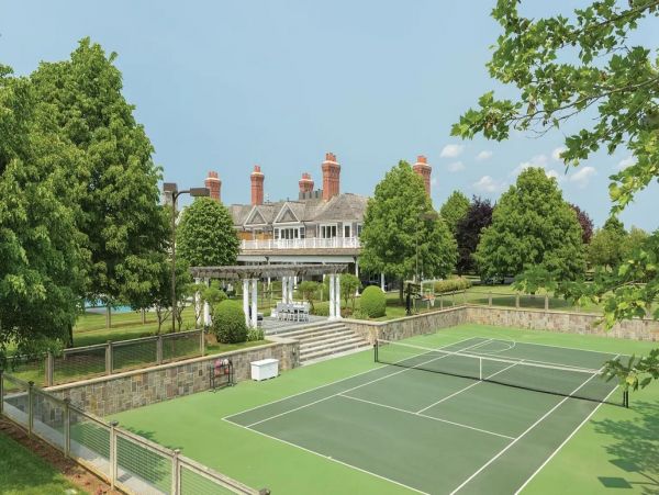 Eleven Bedrooms Luxury Rental Mansion in Hamptons