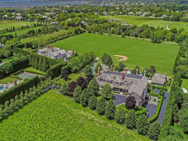 Eleven Bedrooms Luxury Rental Mansion in Hamptons
