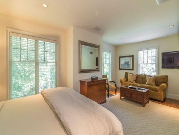 Walk to Beach Seven Bedrooms Vacation Home in Hamptons