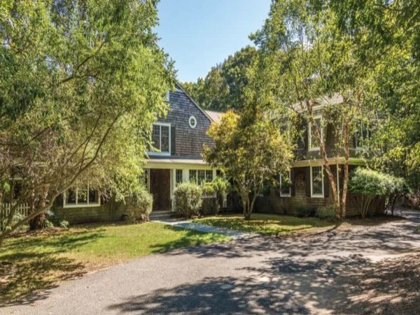 Walk to Beach Seven Bedrooms Vacation Home in Hamptons