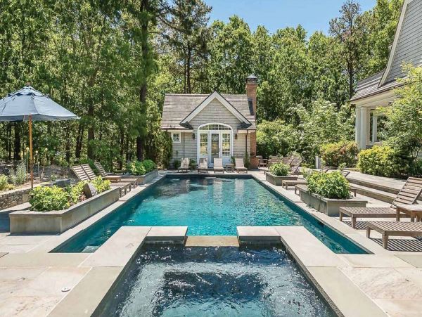 Hamptons Seven Bedrooms Vacation Pool Home