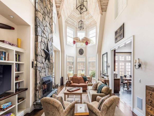 Hamptons Seven Bedrooms Vacation Pool Home