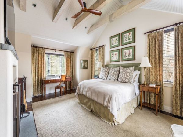 Hamptons Seven Bedrooms Vacation Pool Home