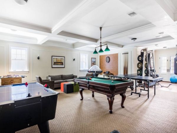 Hamptons Seven Bedrooms Vacation Pool Home
