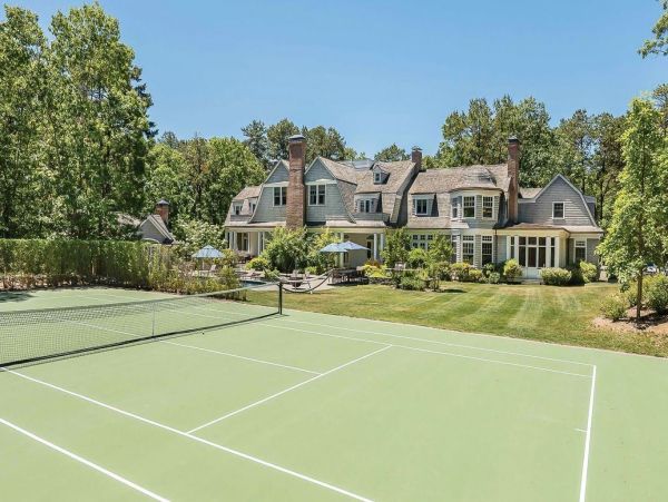 Hamptons Seven Bedrooms Vacation Pool Home