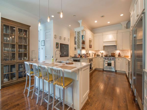 Hamptons Seven Bedroom Walk to Beach Vacation Home