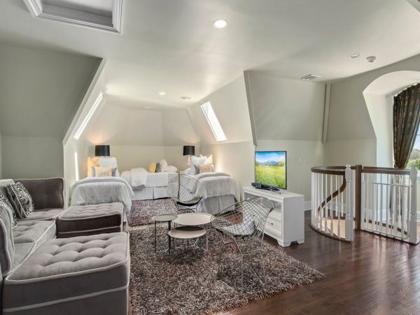 Hamptons Six Bedroom Luxurious Vacation Villa