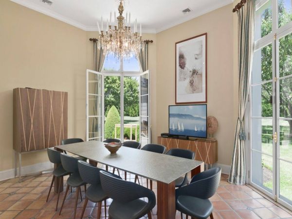 Hamptons Six Bedroom Luxurious Vacation Villa