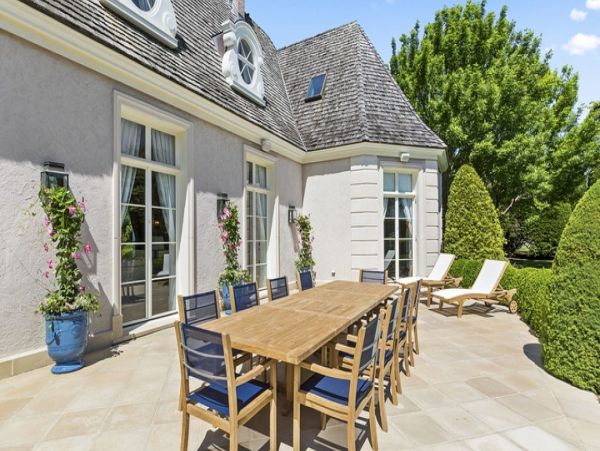 Hamptons Six Bedroom Luxurious Vacation Villa