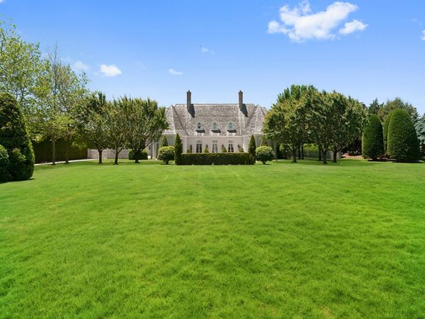 Hamptons Six Bedroom Luxurious Vacation Villa