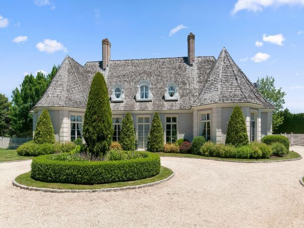 Hamptons Six Bedroom Luxurious Vacation Villa