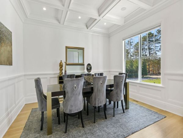 Walk to Beach Six Bedroom Villa in Southampton
