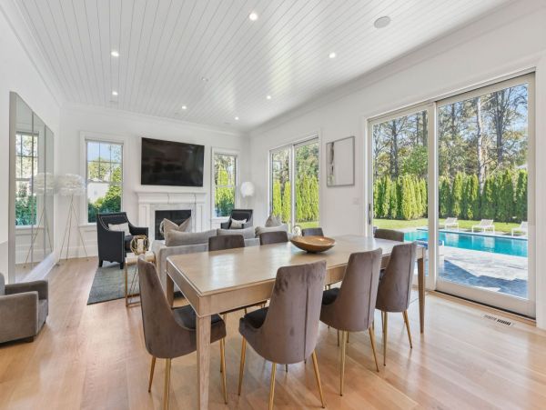 Walk to Beach Six Bedroom Villa in Southampton