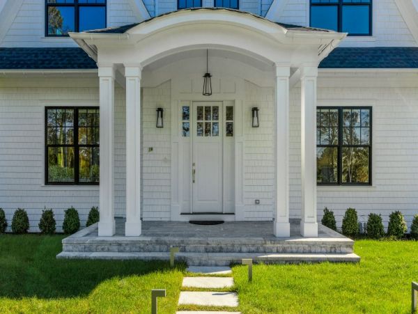 Walk to Beach Six Bedroom Villa in Southampton