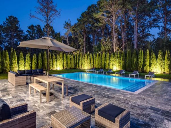 Walk to Beach Six Bedroom Villa in Southampton