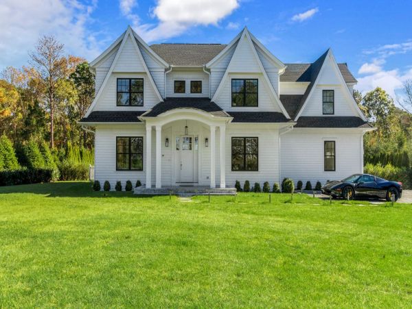 Walk to Beach Six Bedroom Villa in Southampton