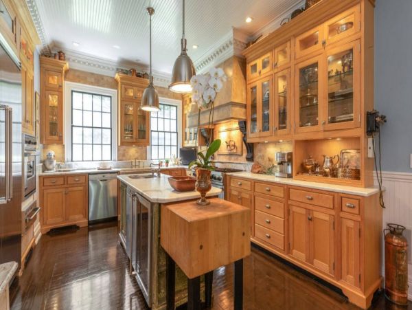 Stunning Five-Bedroom Vacation Home in East Hampton